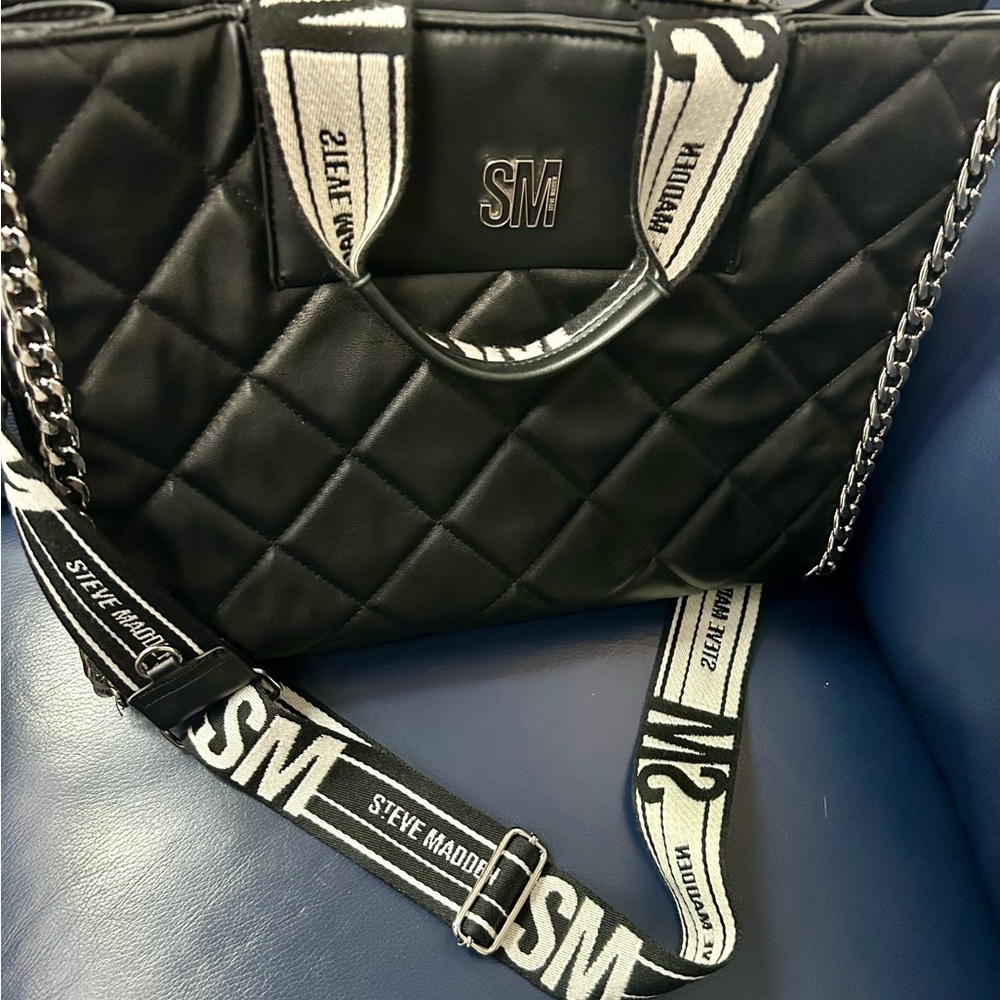 Elegant quilted pattern. Features bold branded straps. Chain accents add flair.